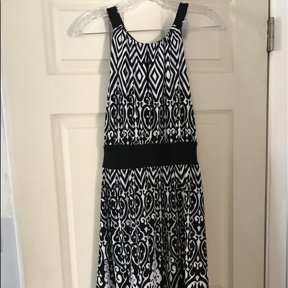 White House Black Market fit and flair: M